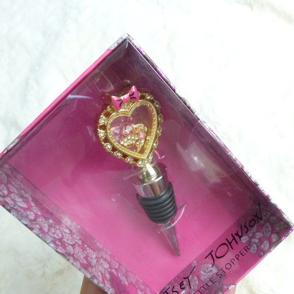 Betsey Johnson Other - Betsey Johnson Gold Heart Bow Wine Stopper